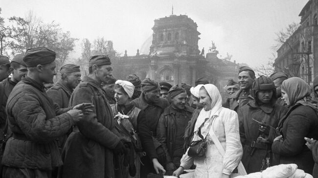 Освобожденные советские девушки, угнанные в Германию из Украины