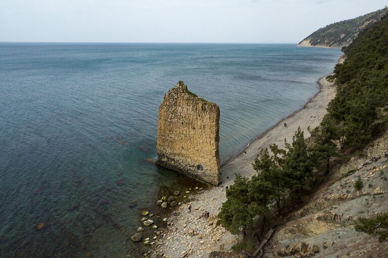 Скала Парус — памятник природы в Краснодарском крае, находящийся на берегу Черного моря в 17 км к юго-востоку от города Геленджика