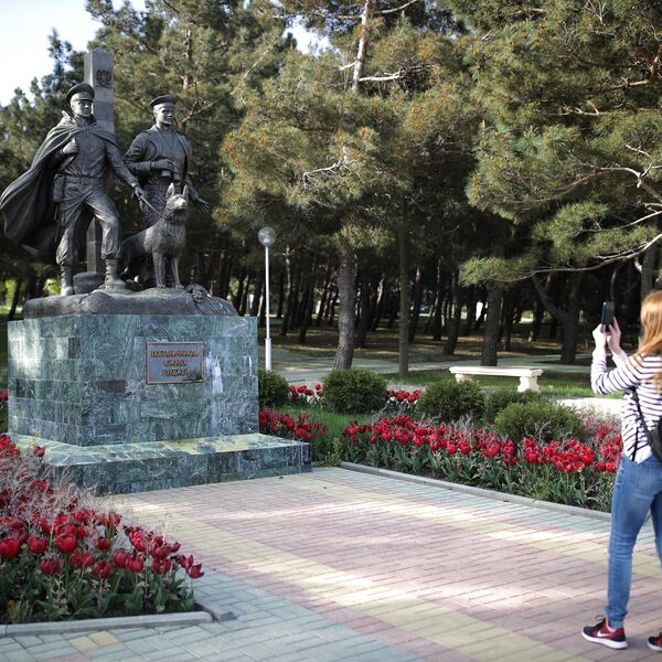 Памятник Пограничникам Южных рубежей на набережной города Геленджика в районе Толстого мыса Памятник Пограничникам Южных рубежей на набережной города Геленджика в районе Толстого мыса