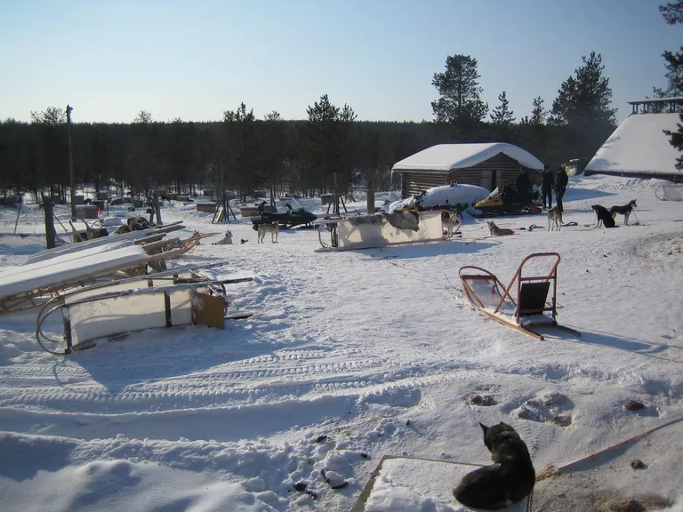 Отель-курорт Hotel Kakslauttanen Arctic Resort в Финляндии Отель-курорт Hotel Kakslauttanen Arctic Resort в Финляндии