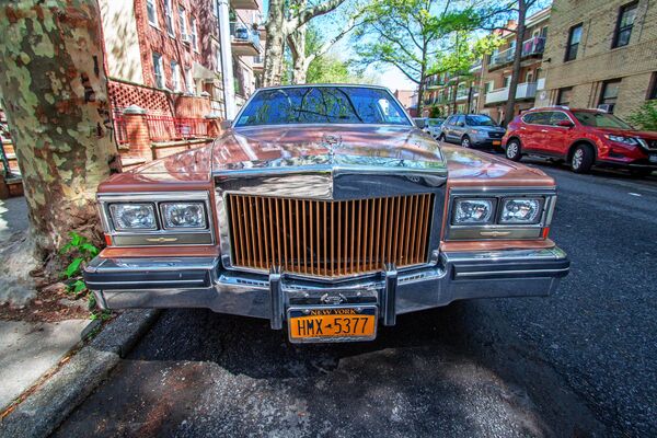 Машина Линкольн в районе Бей-Паркуэй в Бруклине