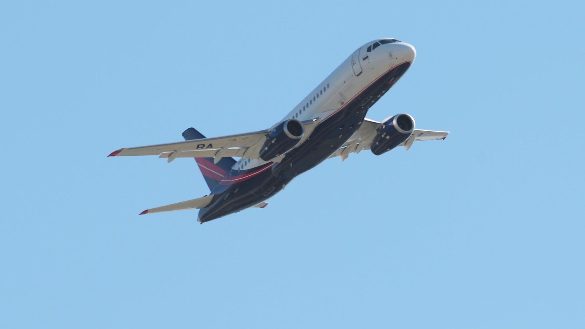 Самолет Sukhoi Superjet 100  - РИА Новости, 1920, 08.06.2022