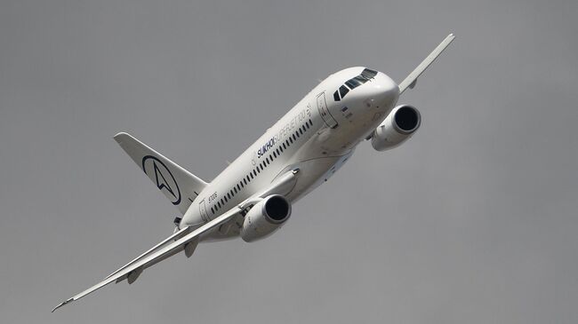 Самолет Sukhoi Superjet 100