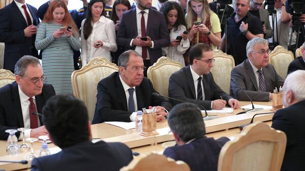 Министр иностранных дел РФ Сергей Лавров во время встречи в Москве с министром иностранных дел Исламской Республики Иран Мухаммадом Джавад Зарифом. 8 мая 2019 