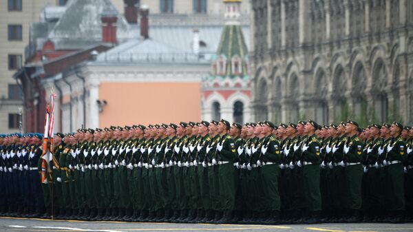 Военнослужащие на военном параде на Красной площади, посвящённом 74-й годовщине Победы в Великой Отечественной войне