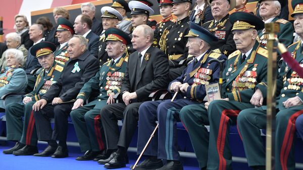 Президент России Владимир Путин и председатель правящей партии Казахстана Нур Отан Нурсултан Назарбаев на военном параде в честь 74-й годовщины Победы в ВОВ