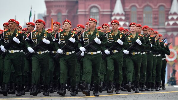 Сотрудники военной полиции на военном параде на Красной площади, посвящённом 74-й годовщине Победы в Великой Отечественной войне