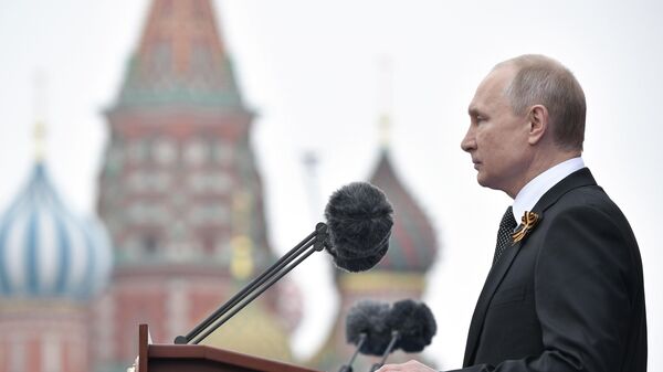 Президент РФ Владимир Путин выступает перед началом военного парада в ознаменование 74-й годовщины Победы в Великой Отечественной войне 1941–1945 годов на Красной площади в Москве