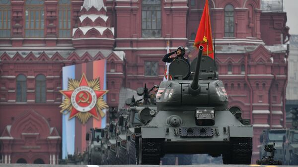 Танк Т-34-85 на военном параде на Красной площади, посвящённом 74-й годовщине Победы в Великой Отечественной войне