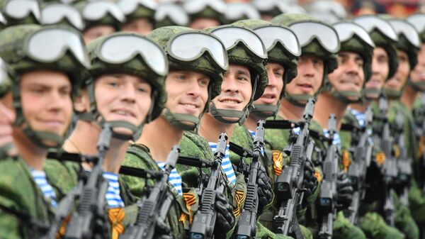 Военнослужащие 331-го гвардейского парашютно-десантного полка на военном параде на Красной площади