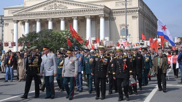 Участники шествия КПРФ, посвященного 74-й годовщине Победы советского народа в Великой Отечественной войне 1941-1945 годов