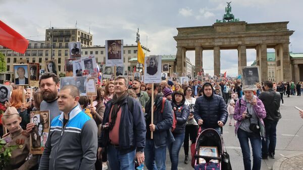 Участники акции памяти Бессмертный полк в Берлине. 9 мая 2019