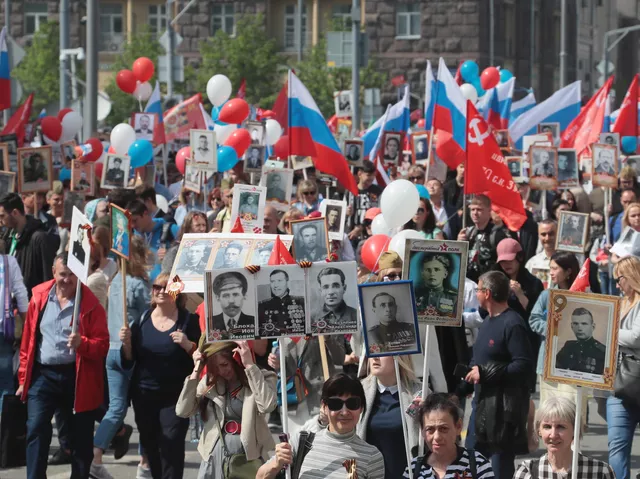 Участники акции Бессмертный полк в Москве