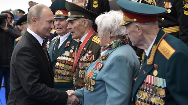 Президент России Владимир Путин после окончания военного парада в ознаменование 74-й годовщины Победы в Великой Отечественной войне 1941–1945 годов на Красной площади в Москве