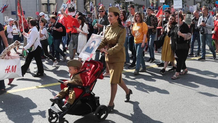 Участники акции Бессмертный полк в Москве