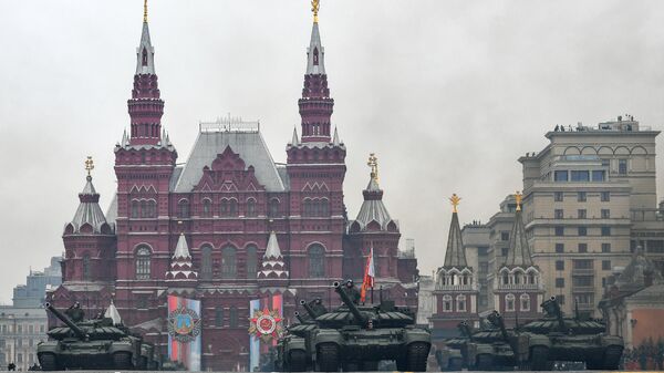 Танки Т-72Б3 на военном параде на Красной площади, посвящённом 74-й годовщине Победы в Великой Отечественной войне