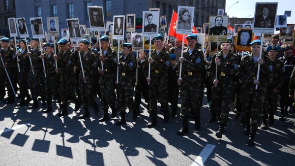 Участники акция Бессмертный полк в Новосибирске