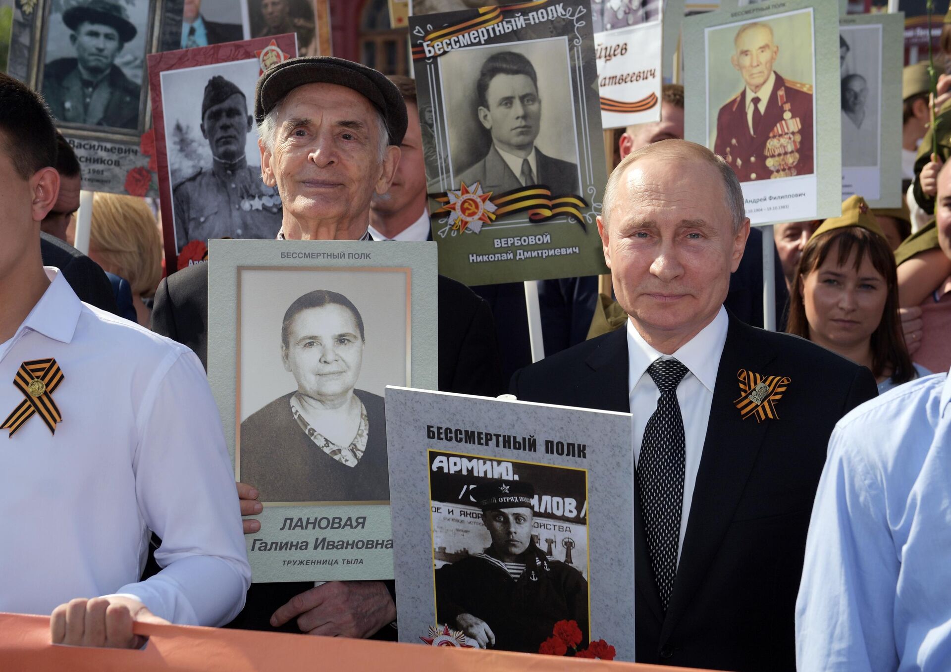 Владимир Путин и Бессмертный полк с Лановым