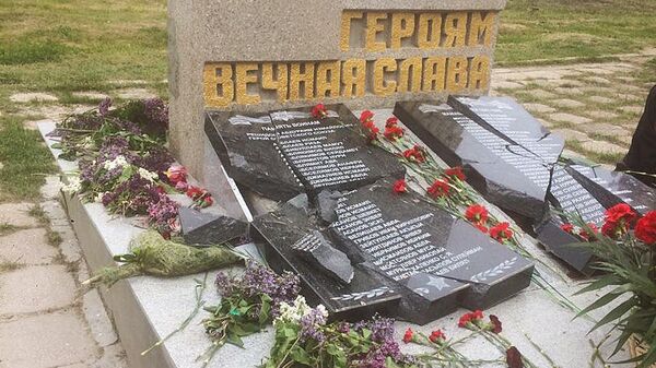 Оскверненный памятник в селе Орловка Нахимовского района Севастополя