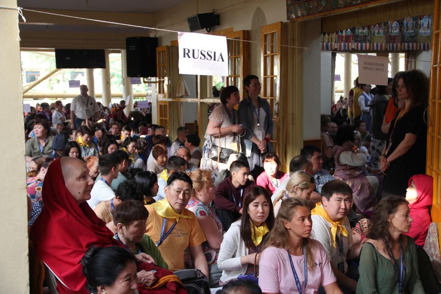 Российские паломники на духовных учениях Далай-ламы в Дхарамсале, Индия