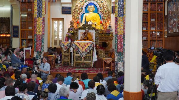 Далай-лама проводит духовные учения для буддистов России в Дхарамсале, Индия