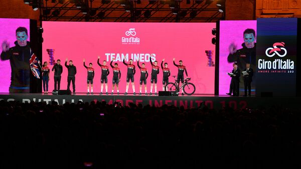 Презентация велокоманды Ineos перед стартом Джиро д'Италия