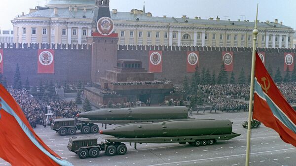 Военный парад на Красной площади в честь 20-летия Победы в Великой Отечественной войне. 9 мая 1965