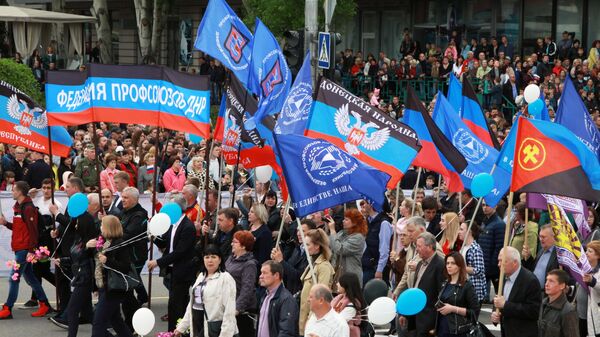 Участники шествия Лента времени во время торжественных мероприятий, посвященных Дню Донецкой народной республики - 5-й годовщине образования ДНР. 11 мая 2019
