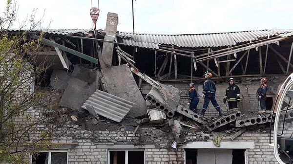 Спасательные работы на месте хлопка бытового газа в жилом доме в Ростовской области. 12 мая 2019