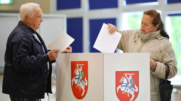 Избиратели во время голосования на выборах президента Литвы. 12 мая 2019