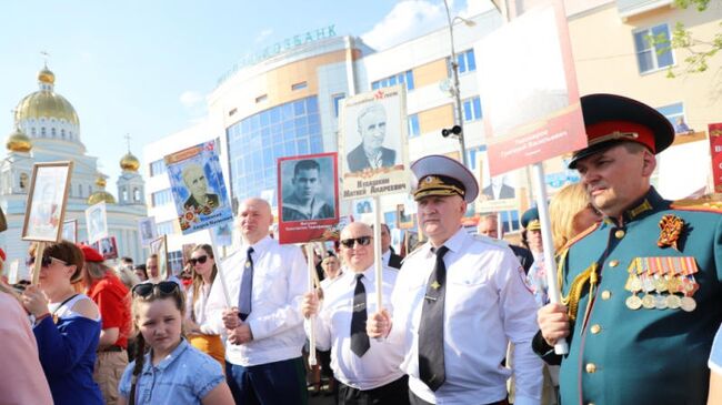 Министр внутренних дел по Мордовии Юрий Арсентьев и прокурор Александр Филимонов на акции Бессмертный полк. 9 мая 2019