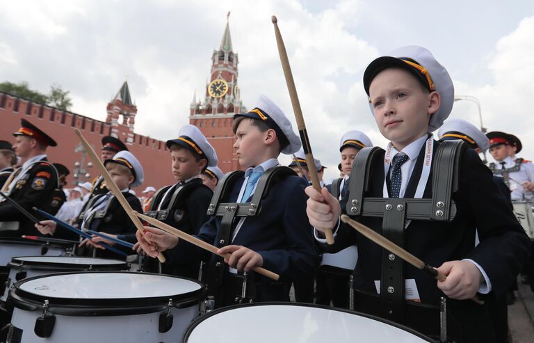 Участники III смотра-конкурса детских духовых оркестров ЦФО в парке Зарядье в Москве