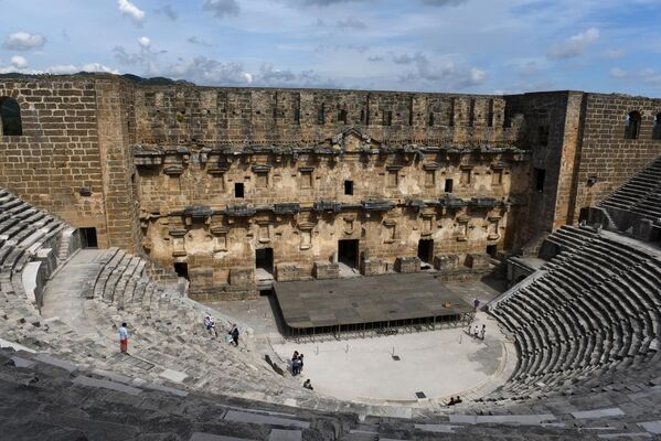 Вид на античный театр в городе Аспендос