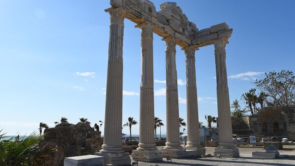 Руины Храма Аполлона в Сиде