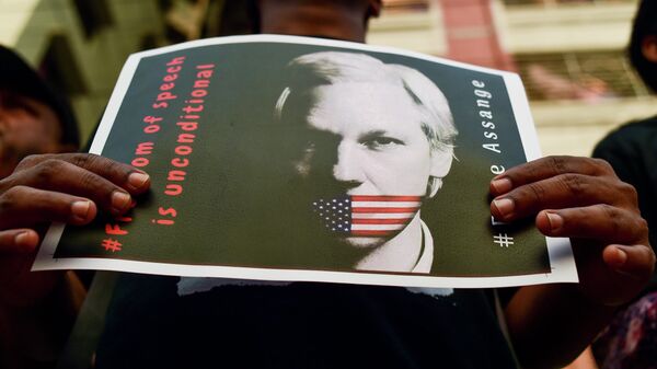 Акция сторонников основателя WikiLeaks Джулиана Ассанжа в Дакке