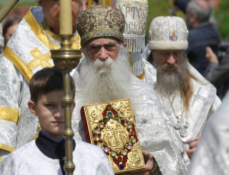 Настоятель Рождественского Храма Протоиерей Виктор Жильцов в день праздника Святых Жён-Мироносиц в духовном центре старообрядчества Рогожская слобода в Москве