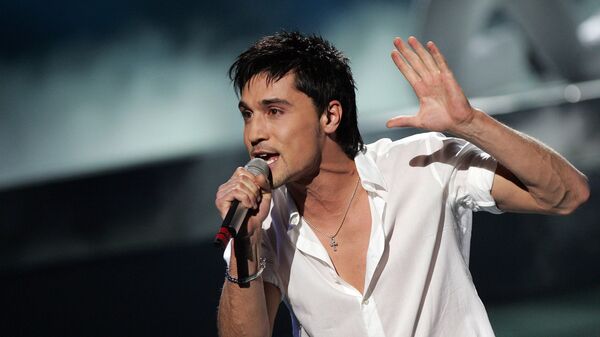 Дима Билан во время выступления в финале конкурса песни Евровидение-2008 в Белграде