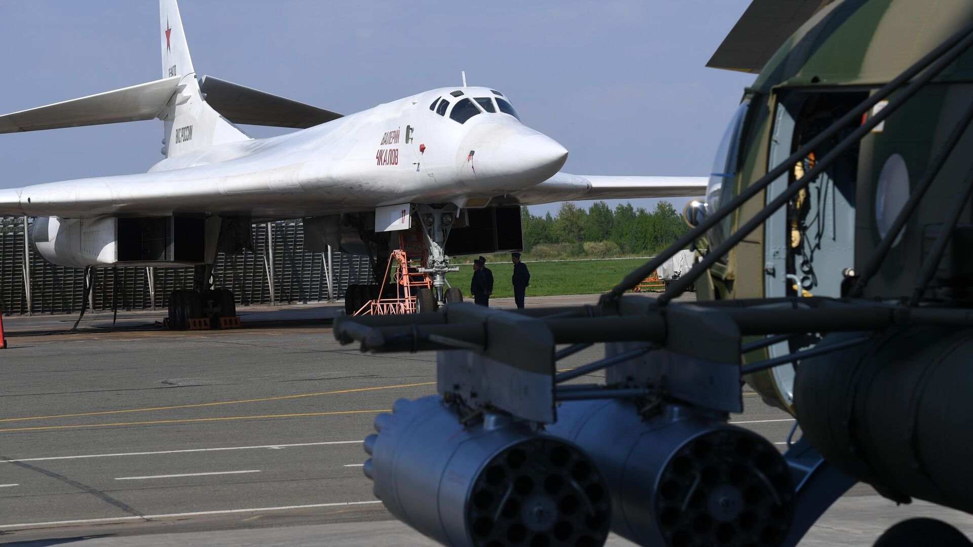 Бомбардировщик Ту-160 Валерий Чкалов на площадке осмотра авиационной техники на территории Казанского авиационного завода имени С. П. Горбунова - филиала ПАО Туполев - РИА Новости, 1920, 16.02.2021