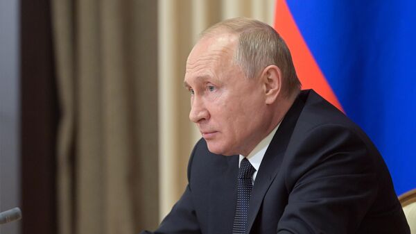 Президент РФ Владимир Путин проводит совещание по вопросам военного строительства и развития военно-промышленного комплекса