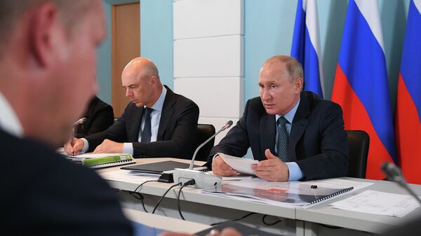 Президент РФ Владимир Путин проводит совещание о социально-экономическом развитии Астраханской области