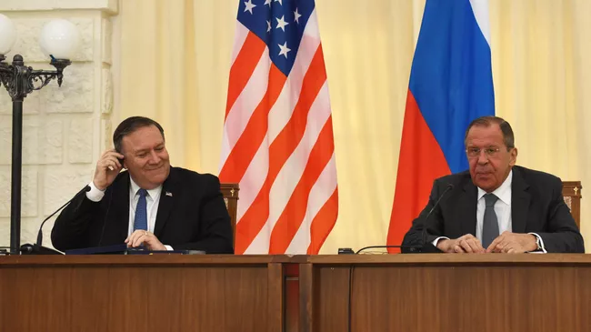 Министр иностранных дел РФ Сергей Лавров и госсекретарь США Майк Помпео во время совместной пресс-конференции по итогам переговоров в Сочи