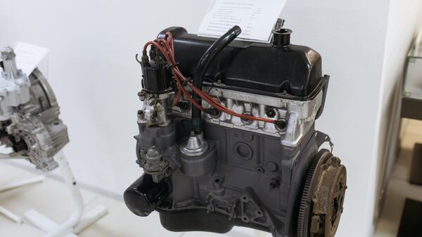 Двигатель автомобиля ВАЗ-2101 в музее прототипов АвтоВАЗ в Тольятти