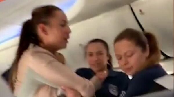 Рейс из Кипра задержали из-за скандала с россиянкой