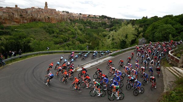 Велогонщики во время Джиро д'Италия