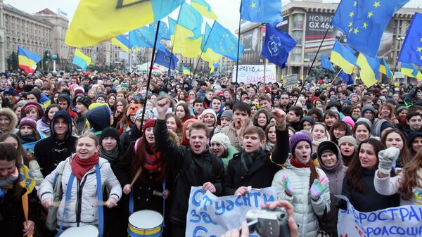 Студенты киевских ВУЗов на акции против решения правительства Украины о приостановлении процесса интеграции Украины и Евросоюза