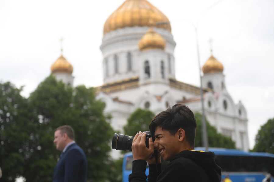 Касим Алькадим у Храма Христа Спасителя в Москве 