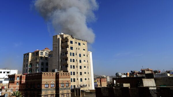 Последствия авиаудара коалиции в столице Йемена Сане. 16 мая 2019