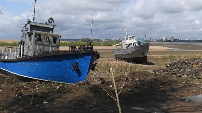 Понижение уровня воды в Волге