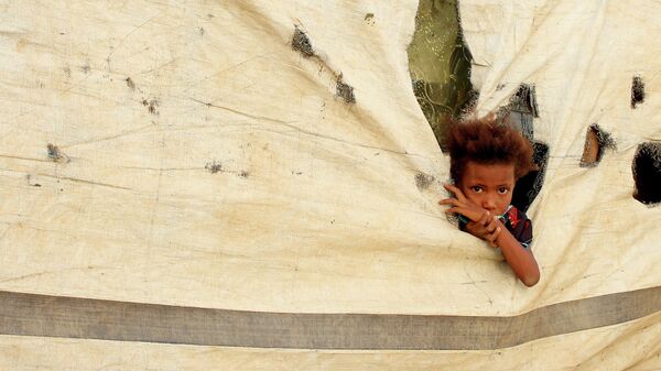 Ребенок в палаточном лагере в провинции Абс, Йемен 