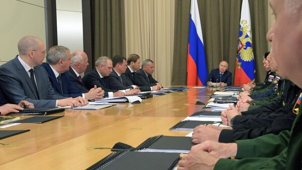 Владимир Путин проводит совещание с руководством министерства обороны РФ и представителями предприятий оборонно-промышленного комплекса. 16 мая 2019